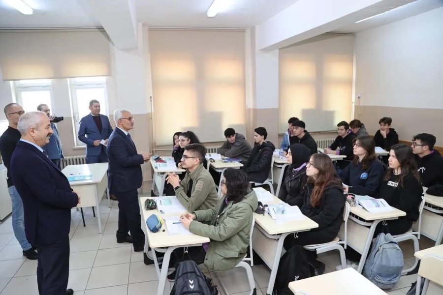 Kaymakam Özyiğit ve Başkan Büyükgöz Bayrak Töreninde