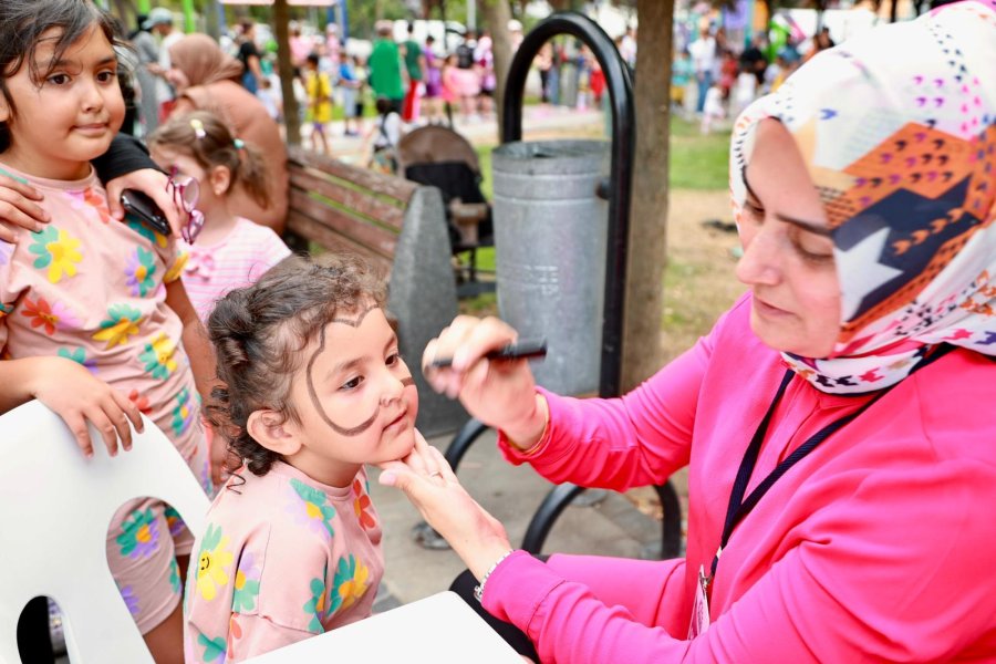 Gebze Belediyesi’nin Etkinliğinde Minikler Doyasıya Eğlendi
