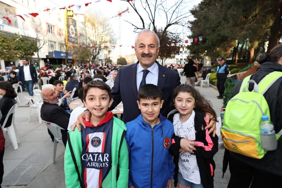 Gebze’de On Binleri Buluşturan İftar Programı