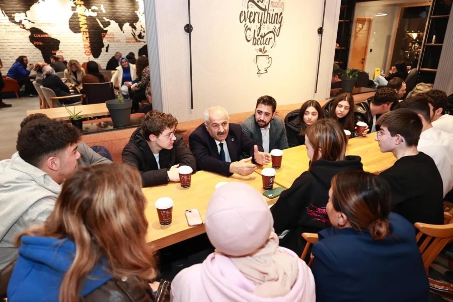 Başkan Adayı Büyükgöz Gebzeli Gençlerle ‘Gençlik Kahvesi’nde Buluştu 