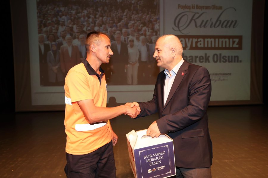 Başkan Büyükgöz, Belediye Personeliyle Bayramlaştı