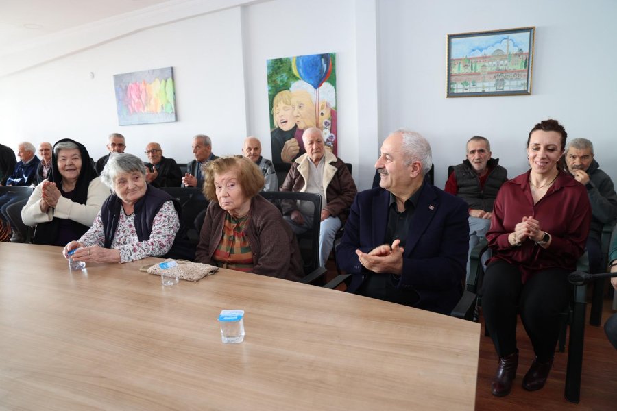 BAŞKAN BÜYÜKGÖZ’DEN HUZUREVİ SAKİNLERİNE MORAL ZİYARETİ