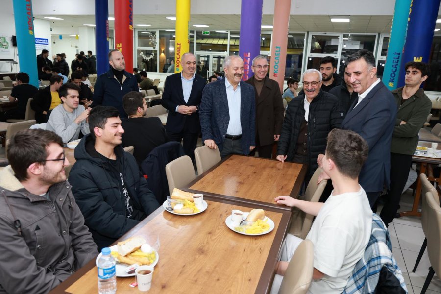 Başkan Büyükgöz Gençlerle Sahur Sofrasında Bir Araya Geldi