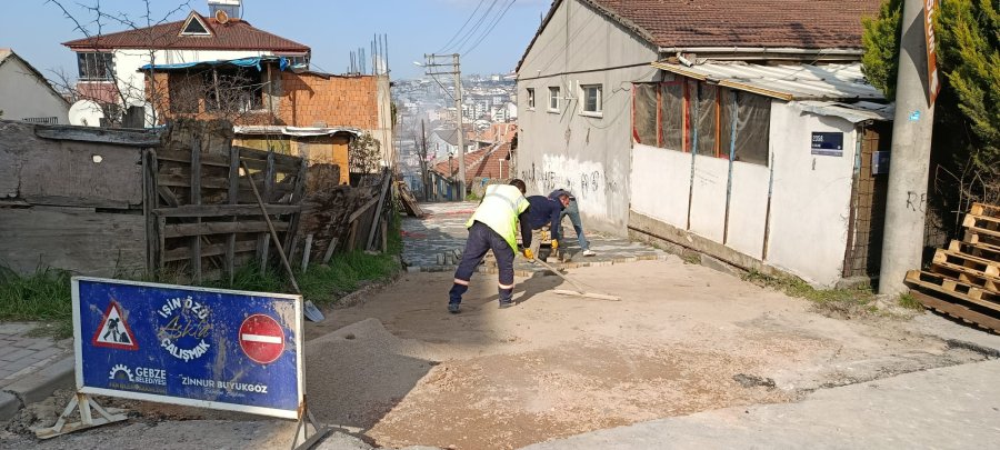 GEBZE BELEDİYESİ’NİN PARKE VE BORDÜR ÇALIŞMALARI DEVAM EDİYOR   
