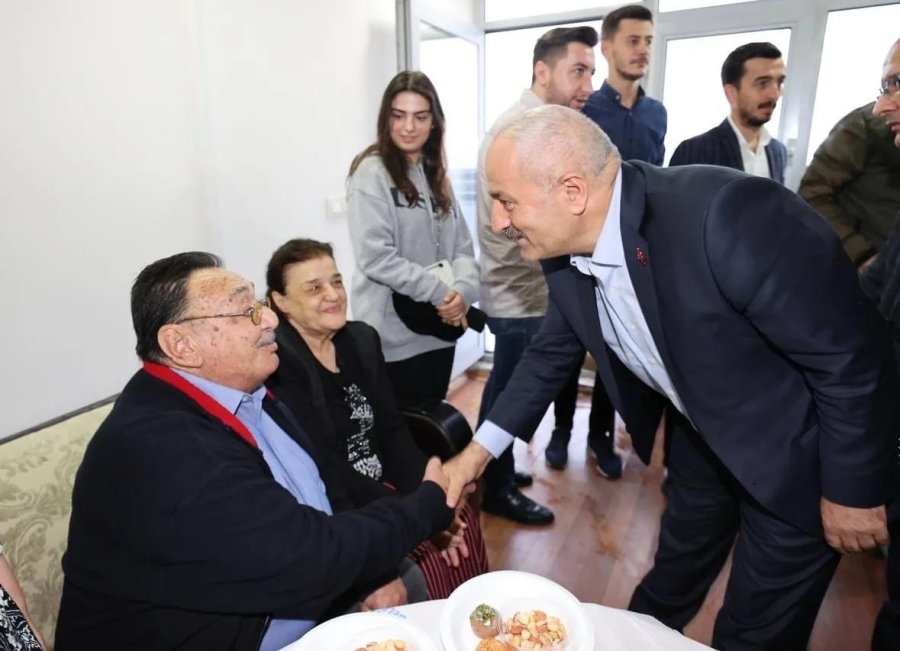 Başkan Büyükgöz Huzurevi Sakinlerine Konuk Oldu