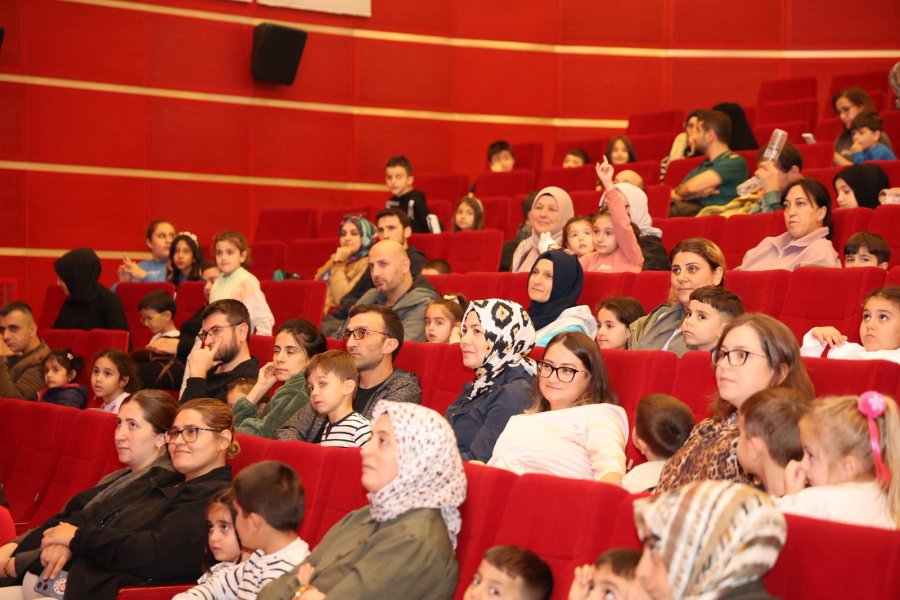 Minikler “Beneksiz Böcek Uğur” ile Keyifli Anlar Yaşadı