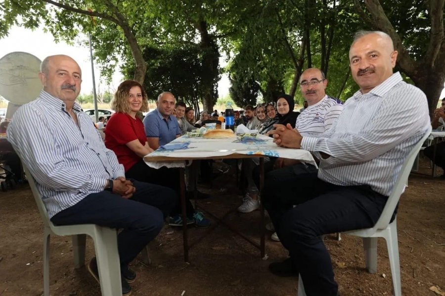 Başkan Büyükgöz mesai arkadaşlarını piknikte ağırladı