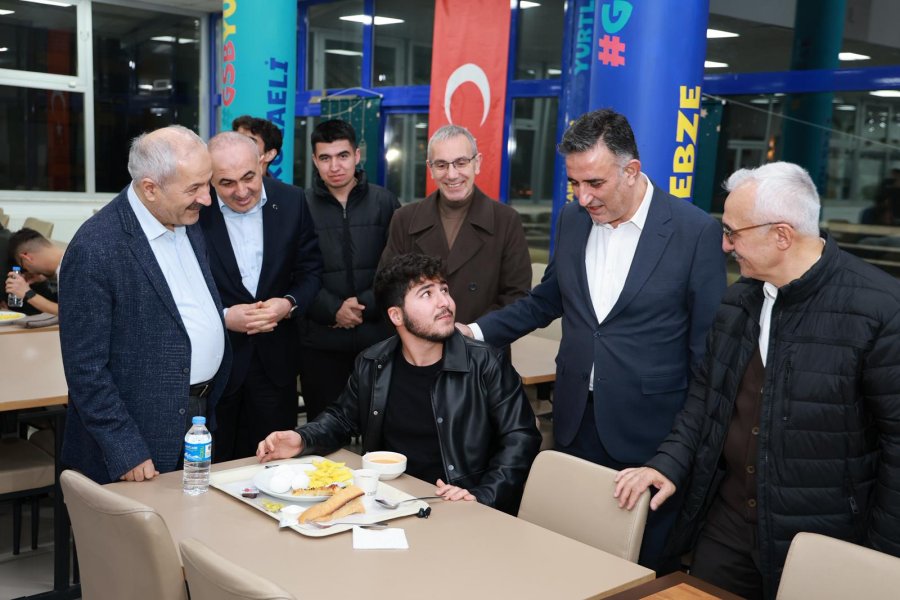 Başkan Büyükgöz Gençlerle Sahur Sofrasında Bir Araya Geldi