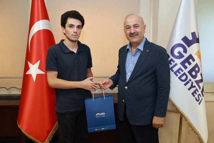 Başkan Büyükgöz, Gebze’nin YKS Şampiyonlarını Ağırladı