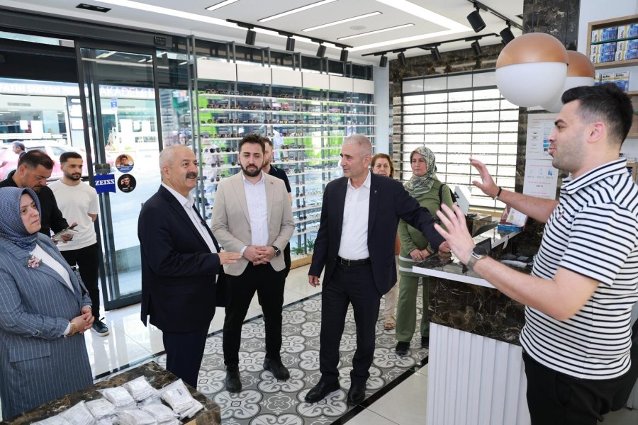 Gebze Belediye Başkanı Zinnur Büyükgöz Osman Yılmaz Mahallesi’nde Esnafla Buluştu