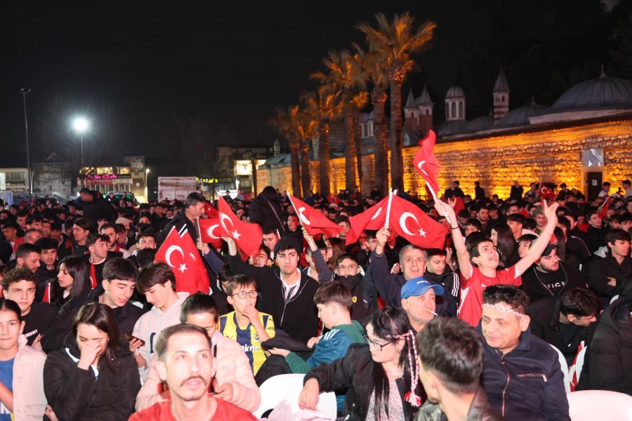 Tarihi Zafer Gebze Kent Meydanı’nda Coşkuyla Kutlandı