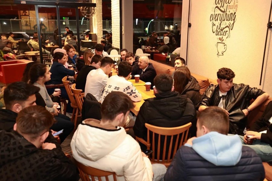 Başkan Adayı Büyükgöz Gebzeli Gençlerle ‘Gençlik Kahvesi’nde Buluştu 