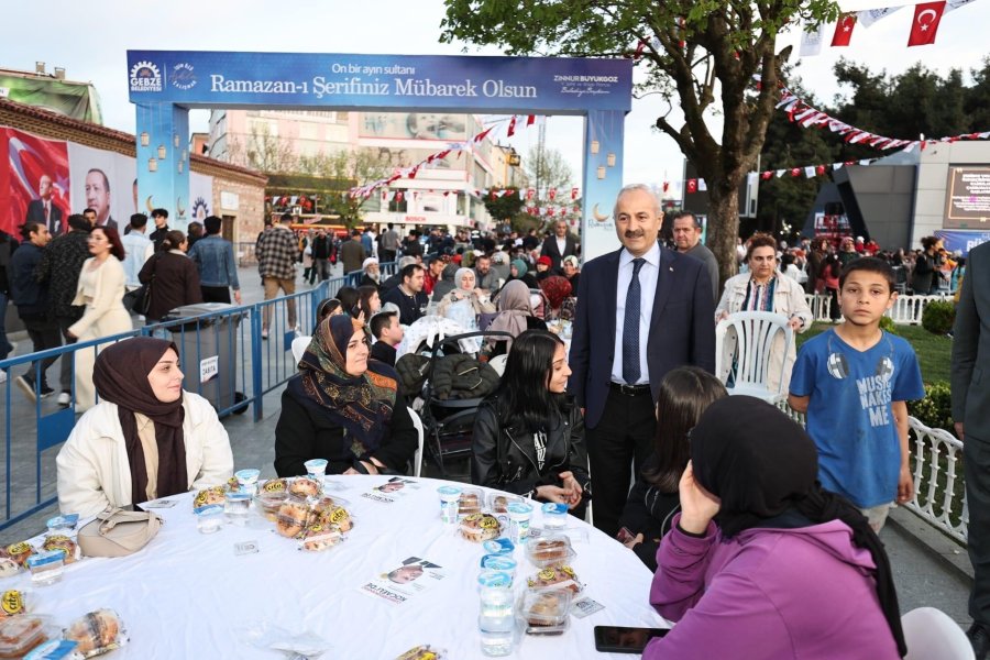 Gebze’de On Binleri Buluşturan İftar Programı