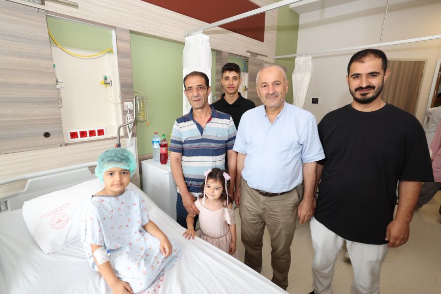 Başkan Büyükgöz’den Sünnet Olan Miniklere Moral Ziyareti