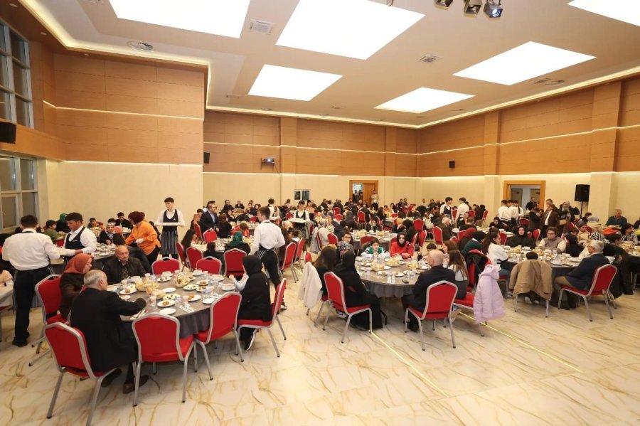 Başkan Büyükgöz yetim ve öksüzleri unutmadı   