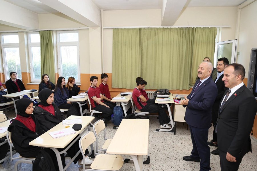 Başkan Büyükgöz Okulları Ziyaret Etti