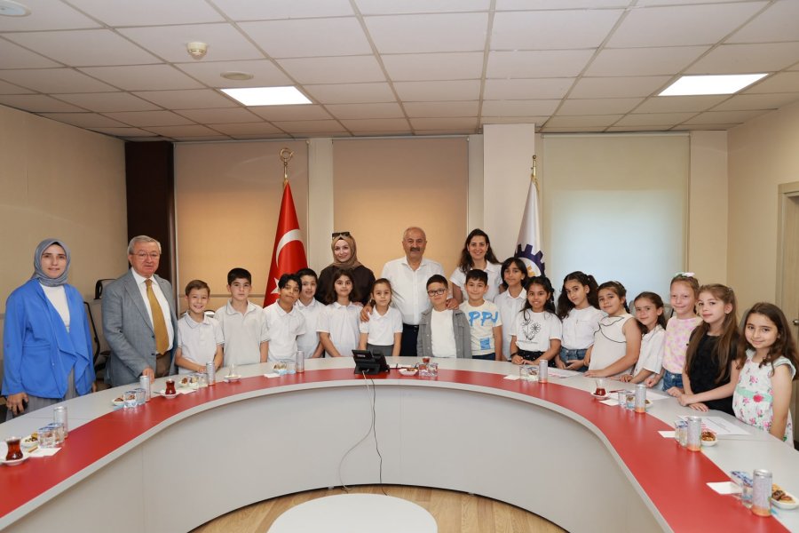 Minik Öğrencilerden Başkan Büyükgöz’e Ziyaret