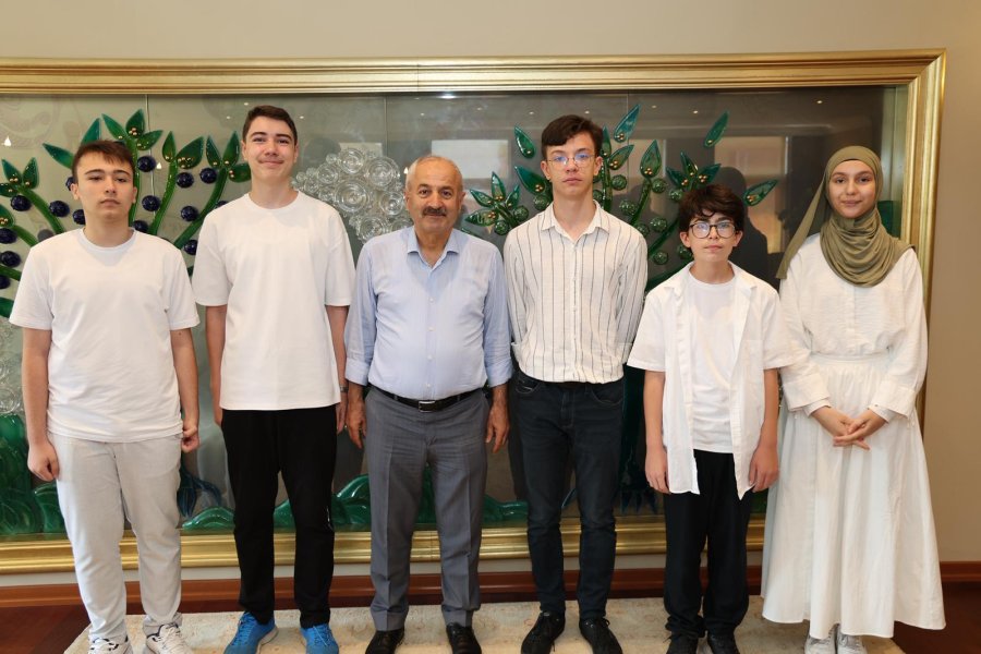 Başkan Büyükgöz LGS Birincilerini Ağırladı