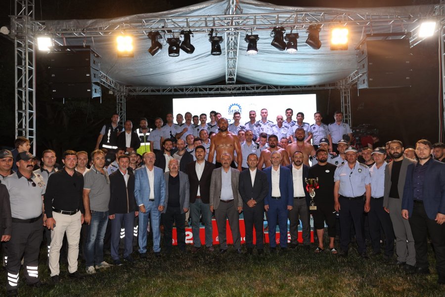 Tarihi Hünkar Çayırı Yağlı Güreşlerinde  Altın Kemer Ali Gürbüz’ün