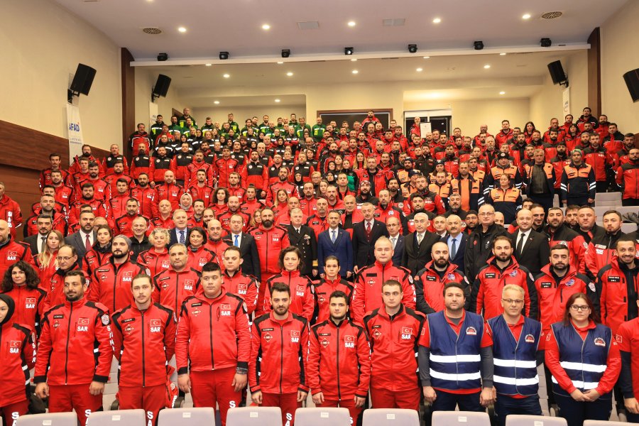 Gebze’nin kahramanları GEAK ekibine  AFAD Sertifikası ve Arma Takdimi