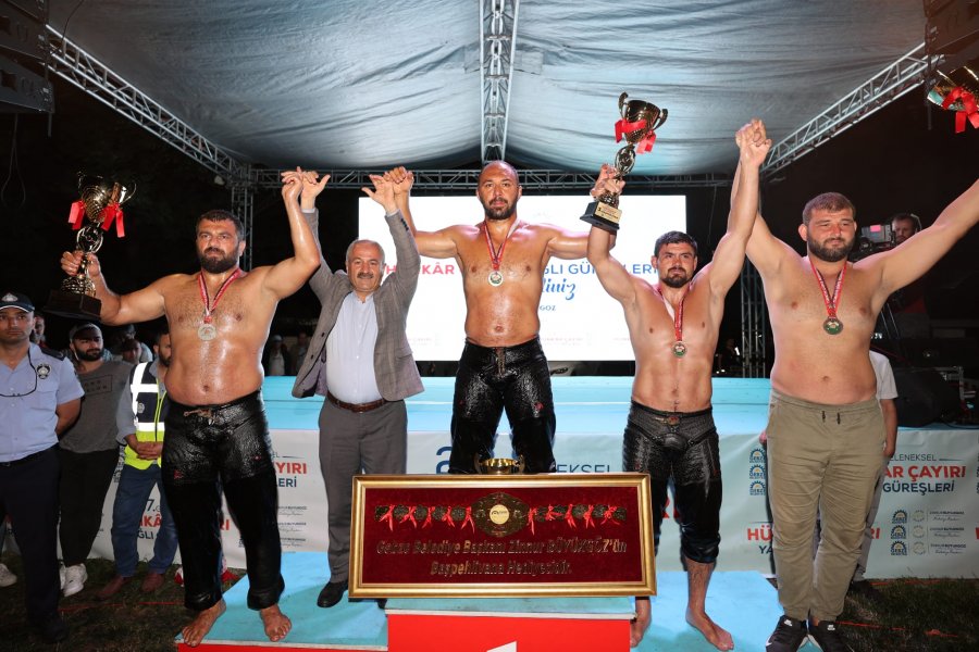 Tarihi Hünkar Çayırı Yağlı Güreşlerinde  Altın Kemer Ali Gürbüz’ün