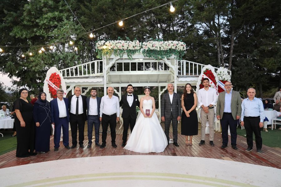 Başkan Büyükgöz Mutlu Günlerinde  Hemşerilerinin Yanında