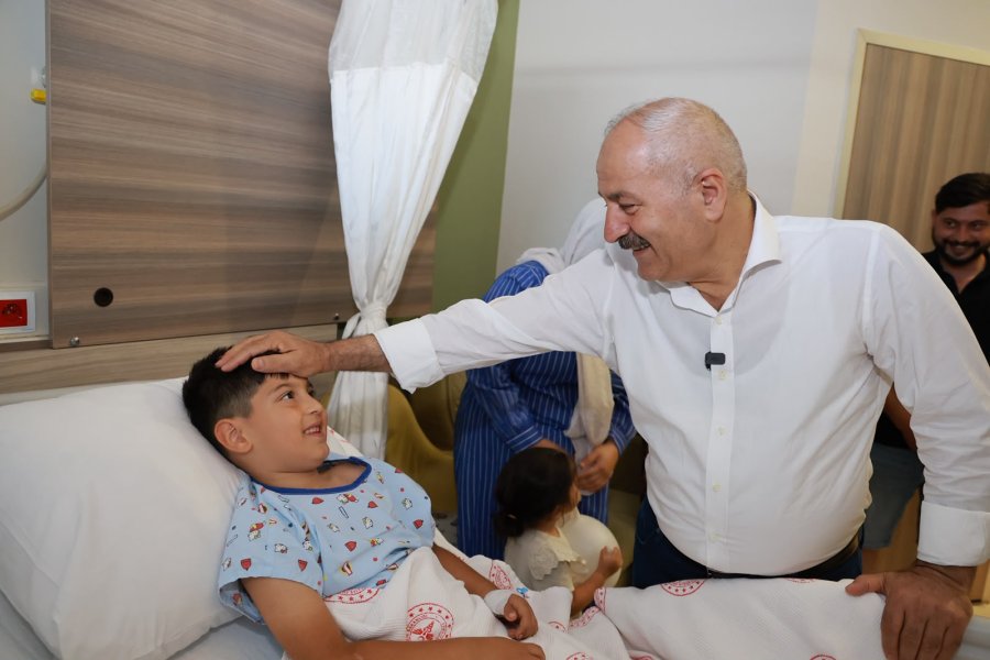 Başkan Büyükgöz'den Sünnet Çocuklarına Moral Ziyareti