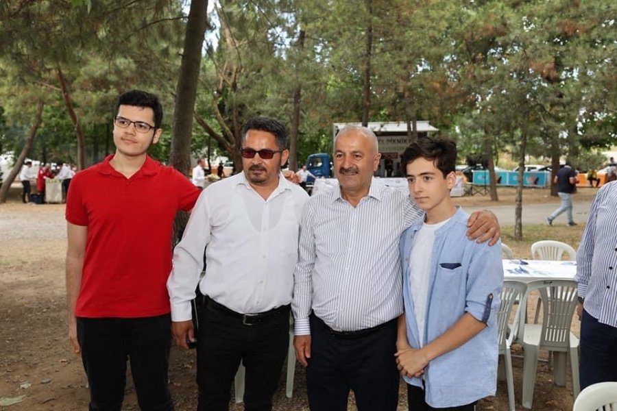 Başkan Büyükgöz mesai arkadaşlarını piknikte ağırladı