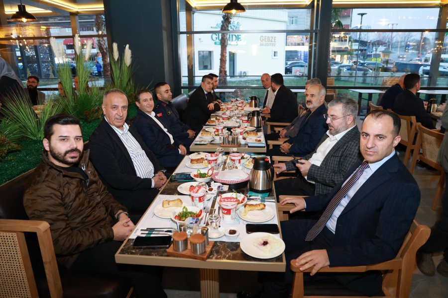 GEBZE BELEDİYE BAŞKANI ZİNNUR BÜYÜKGÖZ YENİ AÇILAN BEYLİKBAĞI GÜZİDEDE İLÇE PROTOKOLÜNÜ AĞIRLADI