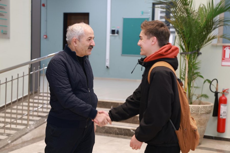 YKS Deneme Sınavı Öncesi Başkan Büyükgöz Gençlerle Bir Araya Geldi