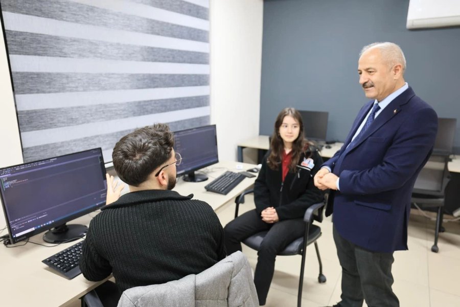 Büyükgöz’den ‘güzide’  gençlere tatlı sürpriz   