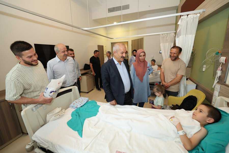 Başkan Büyükgöz’den çocuklara moral hediyesi