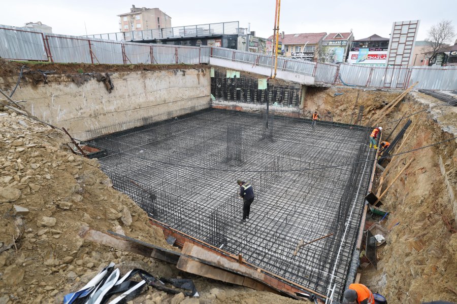 Kent Meydanındaki Önemli Çalışmada İlk Beton Atıldı