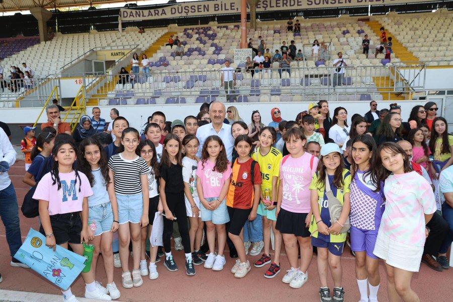 Başkan Büyükgöz Minik Sporcuları Yalnız Bırakmadı