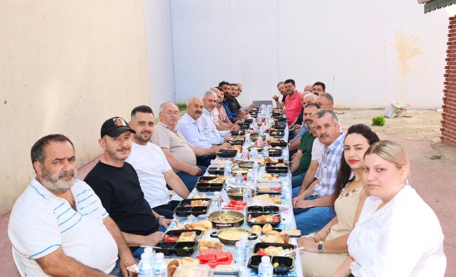 Başkan Büyükgöz Yenibağdat Esnafıyla Kahvaltıda Buluştu