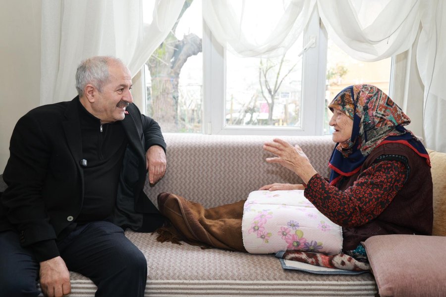 Başkan Büyükgöz’den 100 Yaşındaki Hesna Karaca Teyzeye Ziyaret