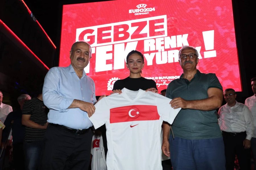 Gebze Meydanda Milli Takım Coşkusu