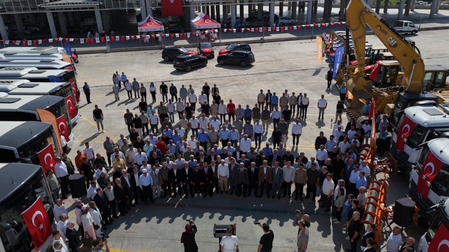Gebze Belediyesi 32 Yeni Aracı Törenle Hizmete Aldı