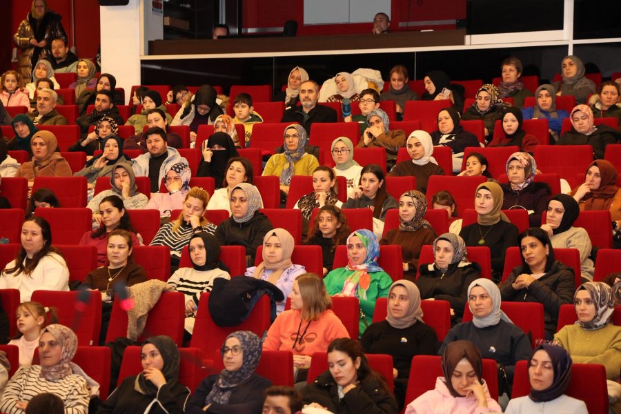 Sadık Yalsızuçanlar, Gebze Okur’da Okurlarıyla Buluştu   