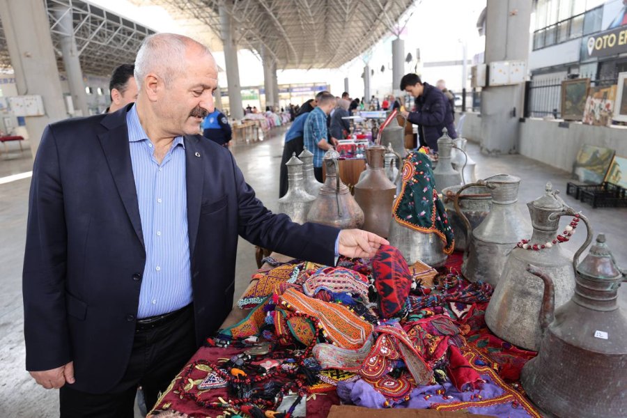 Gebze’de Antika Pazarı Kuruldu