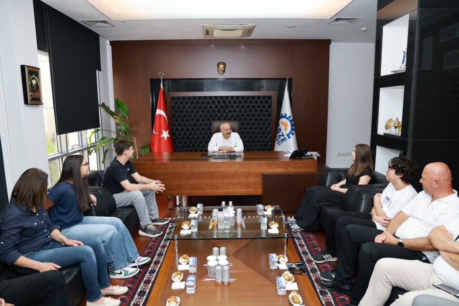 Başkan Büyükgöz LGS Birincilerini Ağırladı