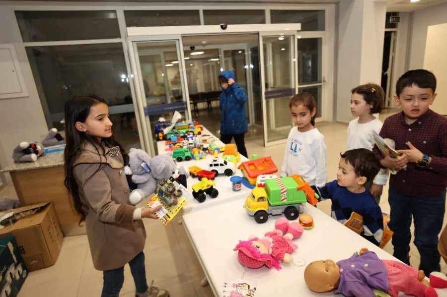 Kaymakam Özyiğit ve Başkan Büyükgöz  Depremzedeleri İftarda Ağırladı 
