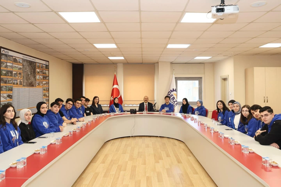 41 Genç’i başarılı öğrencileri  Başkan Büyükgöz’e konuk oldu
