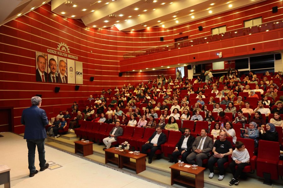 Ahmet Ümit Gebze Kültür Merkezi’nde
