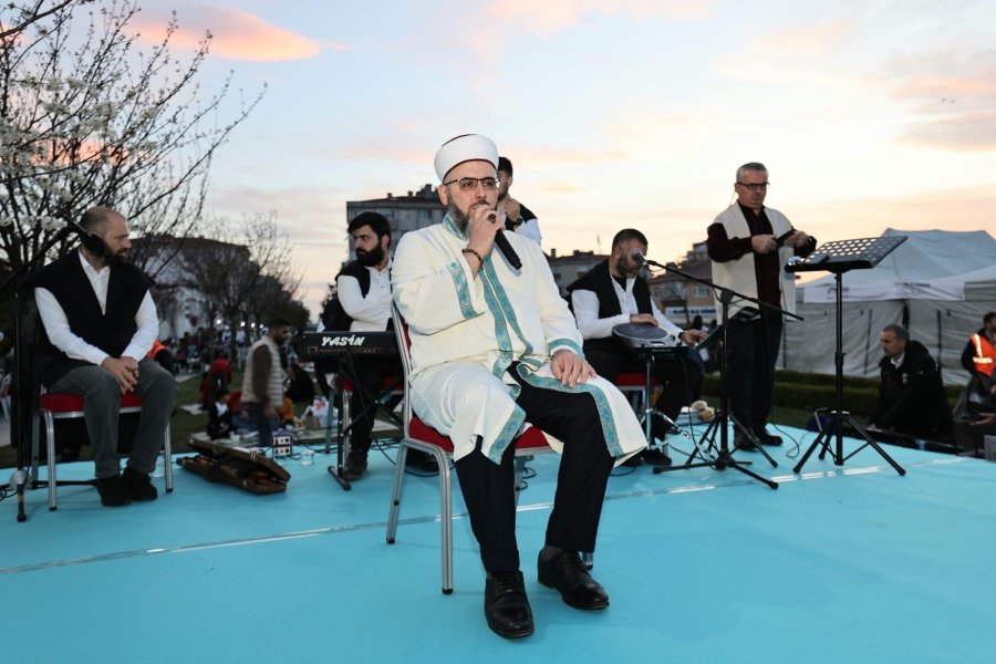 Gebze’de On Binleri Buluşturan İftar Programı