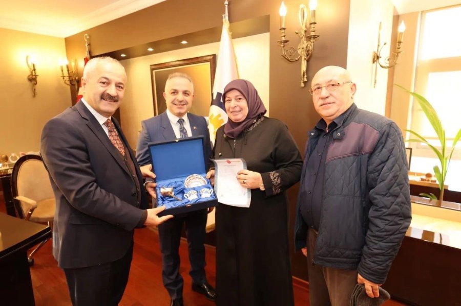 Adem Yavuz’da İlk Tapu Başkan Büyükgöz’den