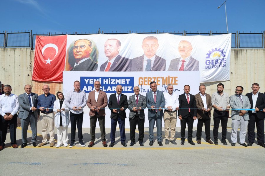 Gebze Belediyesi 32 Yeni Aracı Törenle Hizmete Aldı