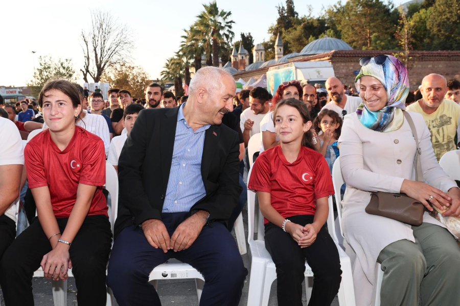 Gebze Kent Meydanı’nda Milli Maç Coşkusu