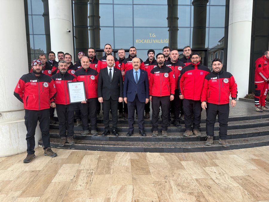 Gebze’nin kahramanları GEAK ekibine  AFAD Sertifikası ve Arma Takdimi
