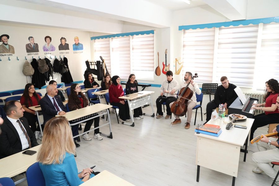 Başkan Büyükgöz Okulları Ziyaret Etti